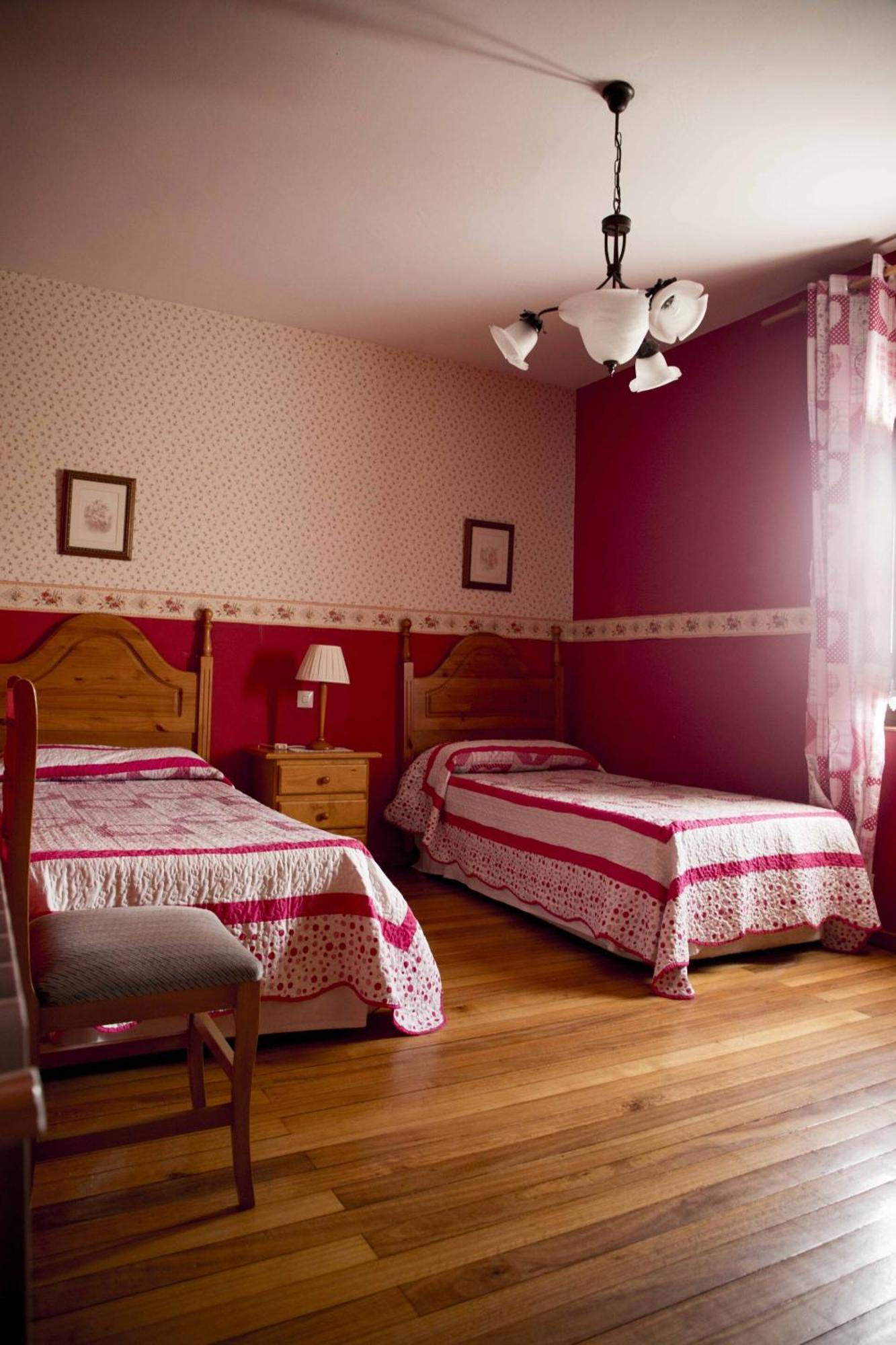 Apartamentos La Gloria Santillana del Mar Pokoj fotografie
