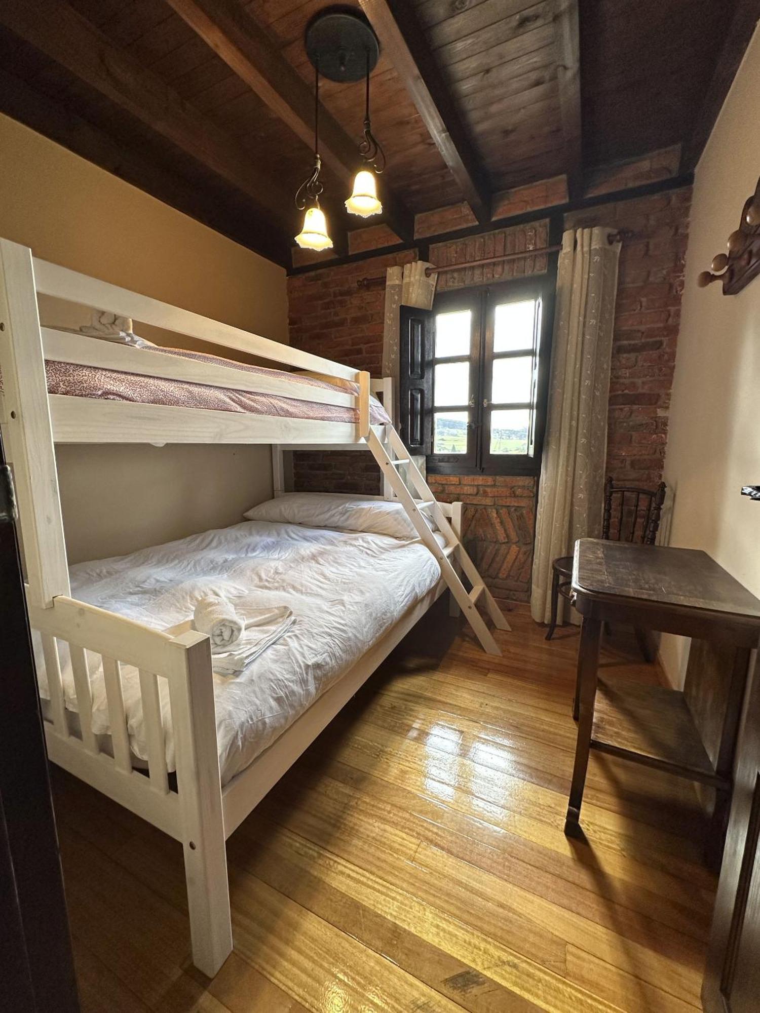 Apartamentos La Gloria Santillana del Mar Pokoj fotografie
